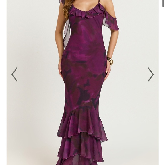 Elegant Red Floral Off-Shoulder Dress - Picture 3 of 6